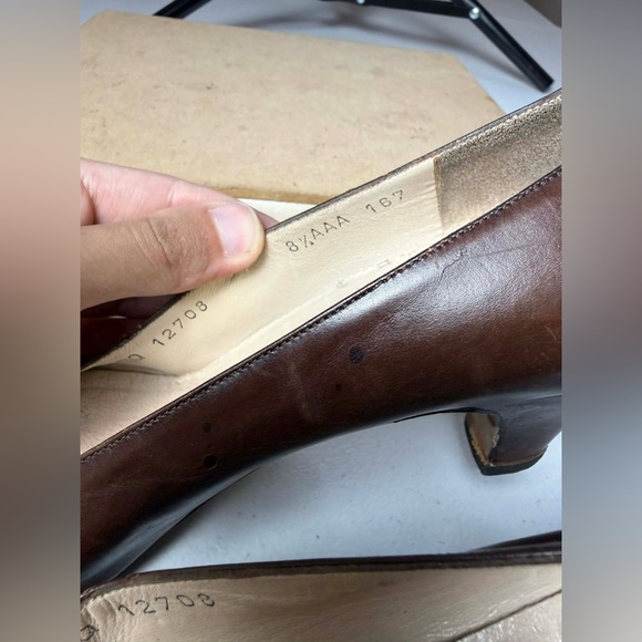 Vintage Salvatore Ferragamo Womens Brown Leather Pumps With Bow Detail Sz 8.5 - Picture 7 of 14